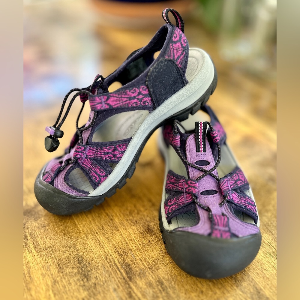 Keen Women's Waterproof Sandals - EUC - Purple Size 6 (run small)